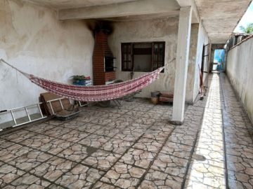 CASA COM POTENCIAL NO BAIRRO TUPY